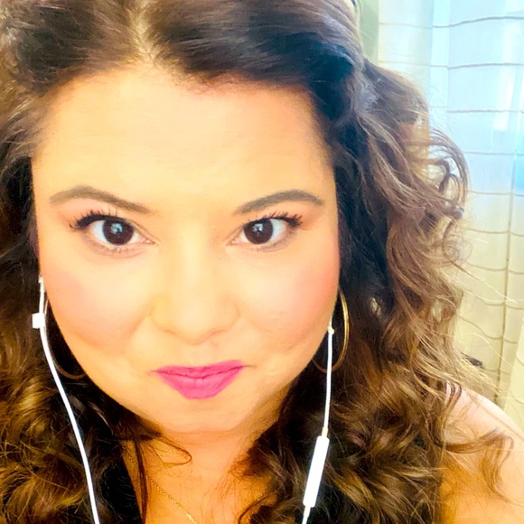 💕 Don't forget to like tomorrow's LIVE! Girl Edition "Too Cool for School" - Picture 3 of 5